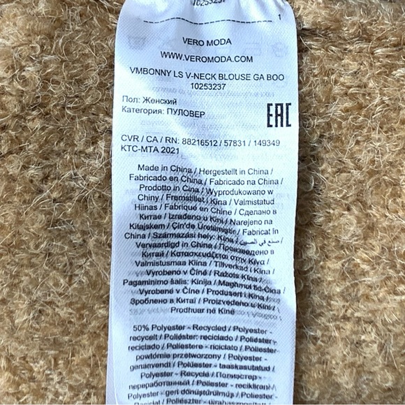 Vero Moda V-Neck Oversized Sweater Recycled Polyester Blend in Tigers Eve - Picture 11 of 14